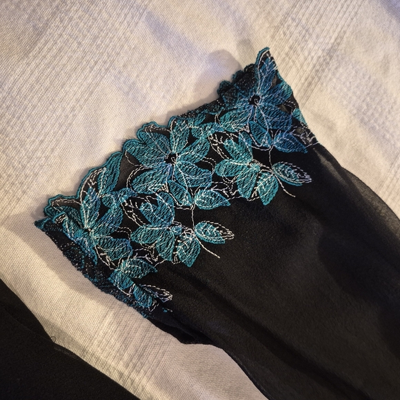 Silkland 2X 100% Silk Black & teal flutter sleeve  embroidered lined blouse EUC - Picture 3 of 8
